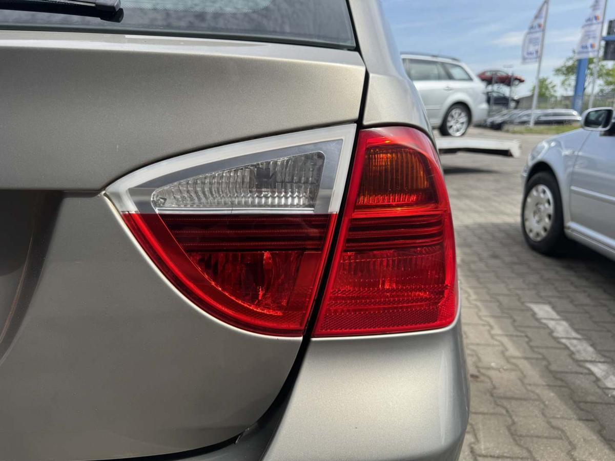 BMW 3er E91 original R&uuml;cklicht R&uuml;ckleuchte Schlussleuchte rechts au&szlig;en Kombi Bj.2008